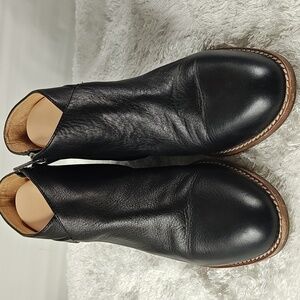 Madewell Black Leather Flat Ankle Booties Round Pointed Toe Size 7